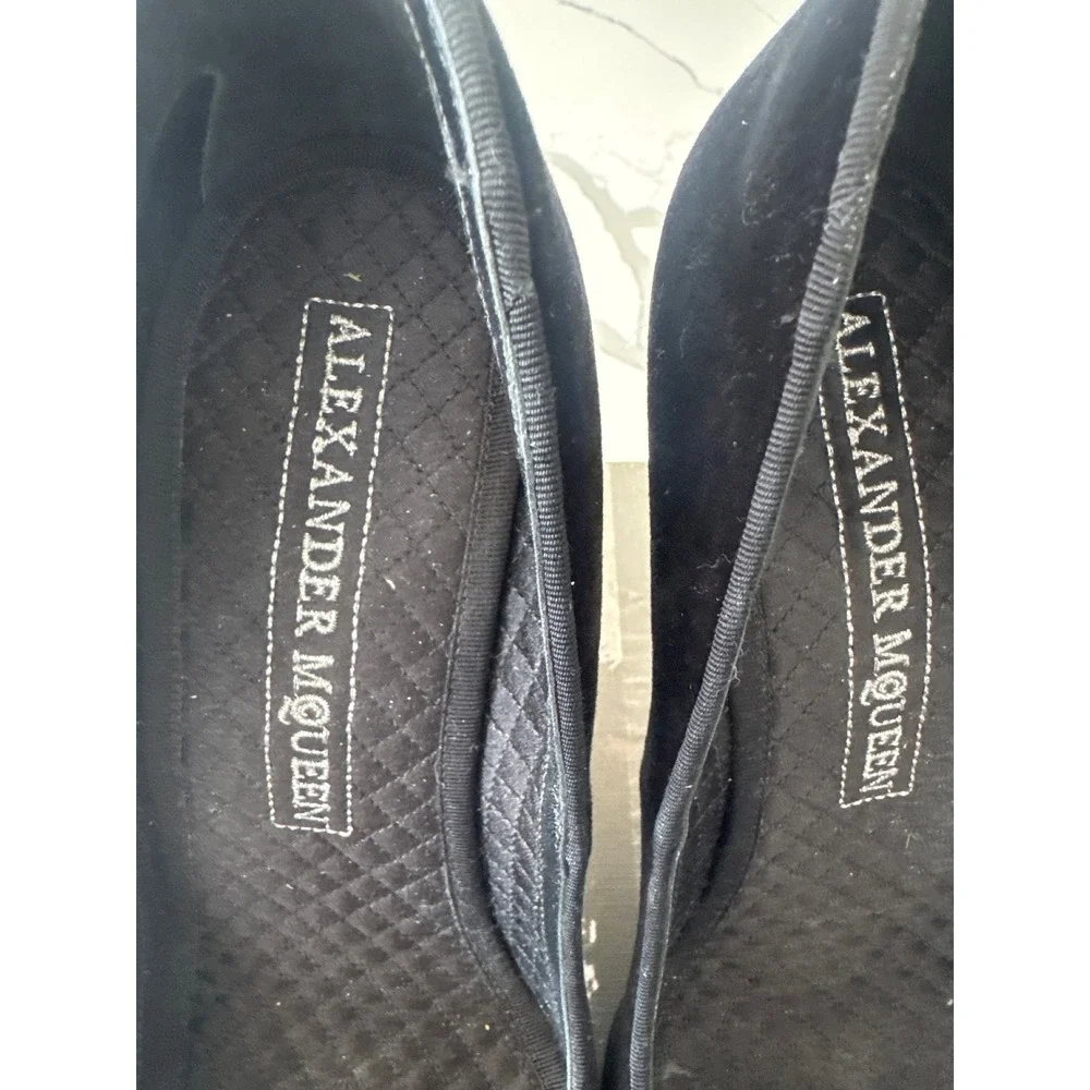 Alexander McQueen Black Velvet Pointed Toe Stiletto Pumps Size 39 Made in Italy